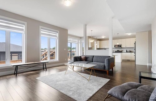 Colborne Apartamento | Relaxing Retreat: Office, Patio, Nature & Netflix