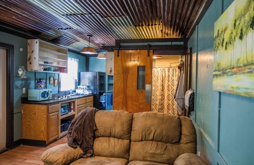 Ingleside Cabina | Charming Pondside tiny home in enjoyable Ingleside. Just minutes from the beach
