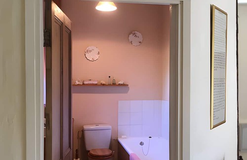 Sauzet Cama Y Desayuno | Peach Room with Pool and Garden