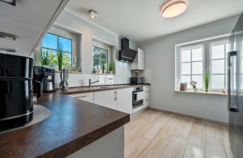 Wischhafen Apartamento | Apartment 'Haus Ankerplatz' with Private Terrace, Shared Garden and Wi-Fi