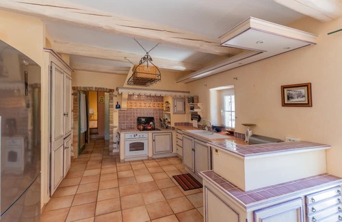 Courry Casa | Holiday Home 'Mas Le Bragalou' with Mountain View, Private Pool and Wi-Fi