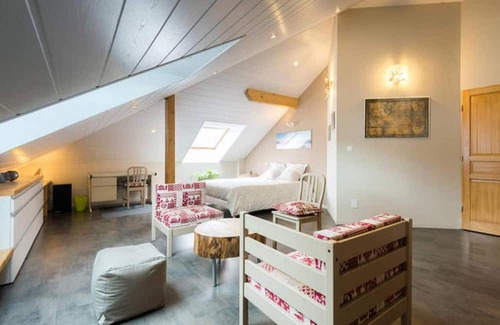Seynod Cama Y Desayuno | Guest Room 'Chez Brigitte et Sylvain' with Mountain View, Wi-Fi and Air Conditioning