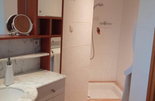 Seynod Cama Y Desayuno | Guest Room 'Chez Brigitte et Sylvain' with Mountain View, Wi-Fi and Air Conditioning