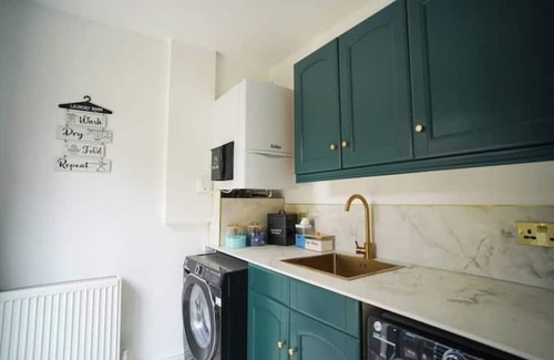 Wraysbury Casa | Shreem Homes! Charming home in Wraysbury!