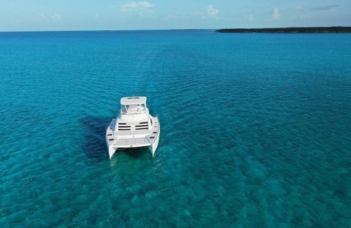 Old Fort Bay Alquiler De Eote | Luxury 47’ Leopard Power Catamaran - Bahamas