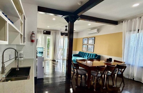 Cayo Corker Villa | 360 Suites: Seaside 6 Bedroom Retreat