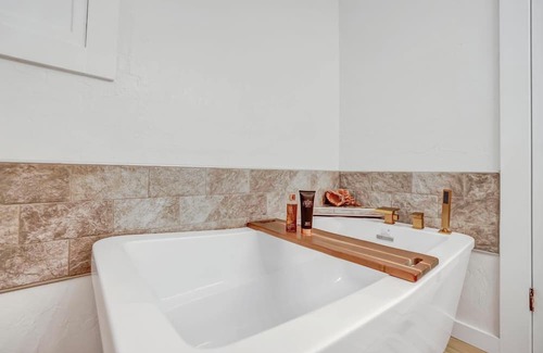 Hagerman Complejo | AMAZING Luxury Retreat with Private fresh spring ponds & Sauna! Sleeps 23