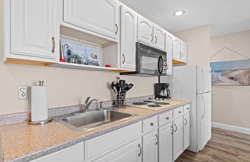 Kewadin Casa | 🍁 Spacious Hideaway in Torch Lake | Sunrise Views + Golf ➠ 741