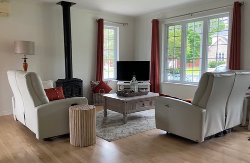 Breakeyville Casa | 10 minutes from the bridges, magnificent house in a quiet area