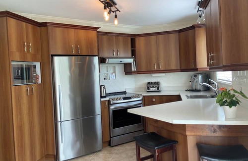 Breakeyville Casa | 10 minutes from the bridges, magnificent house in a quiet area