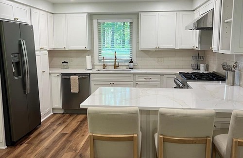 Willoughby Hills Casa | Charming 2-Bedroom Cottage on Scenic Property in Kirtland