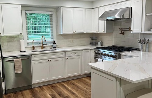Willoughby Hills Casa | Charming 2-Bedroom Cottage on Scenic Property in Kirtland