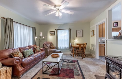 Garfield Cabaña | Papa's Cottage- Dog Friendly- Close to Monarch