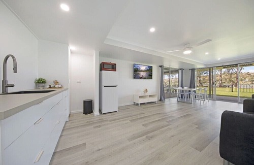 Pellaring Flat Casa | 🌊 Absolute Waterfront Bliss – Pet Friendly Family Shack to Ski, Fish & Relax