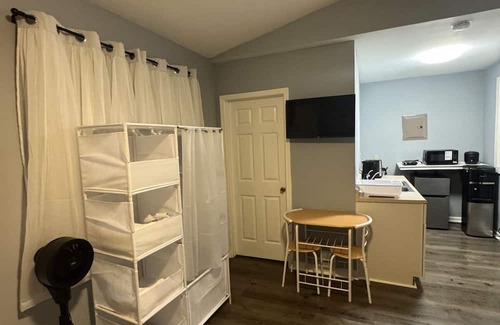 Nanawale Estates Cabina | Guesthouse in quiet Pāhoa St with AC
