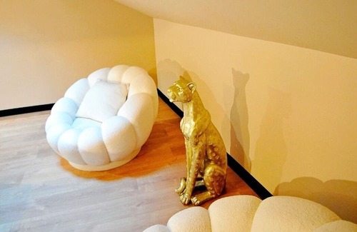 Bourgoin-Jallieu Apartamento | Évasion Safari luxe, Private XXL Spa, Cinema screen, Waterfall, Sleeps 4