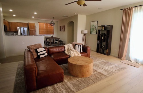 Waddell Casa | Charming 3-bedroom house with office, pool and gym in beautiful Waddell