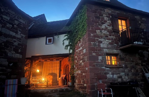 Collonges-la-Rouge Casa | Nostal'gîte in Collonges-la-Rouge. Pets welcome!