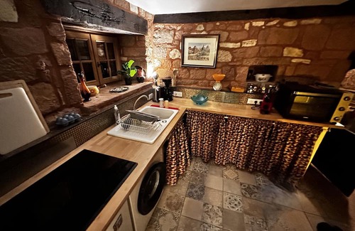 Collonges-la-Rouge Casa | Nostal'gîte in Collonges-la-Rouge. Pets welcome!