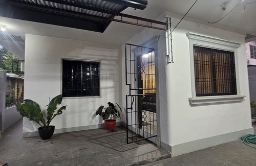 Ozamiz Casa | Charming 2-bedroom house in welcoming Ozamiz with AC, 4 vehicles can park inside