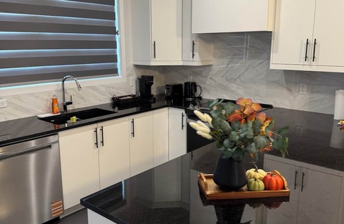 Calgary Casa | Modern 3-Bedroom Home Near Calgary Airport & Major Amenities
