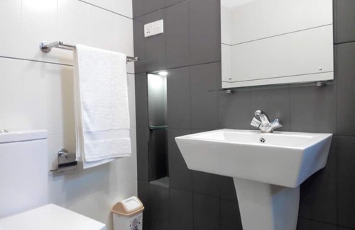 Peliyagoda Apartamento | Marvelous 3-bedroom apartment with AC in Peliyagoda by Alimankada Residencies