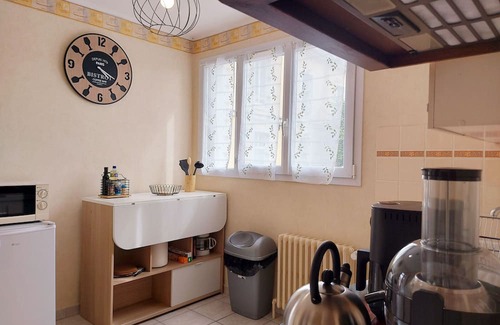 Cloyes-sur-le-Loir Cabaña | Gîte Saint Lubin: Confort familiar y encanto local