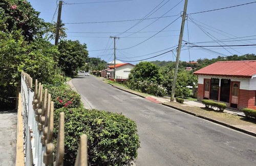 Calivigny Apartamento | Charming 2-bedroom apartment in Calivigny with AC