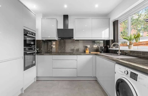 Rusholme Casa | Sleeps 6 Manchester home by City SuperHost