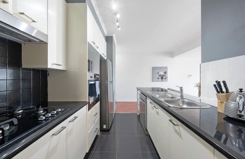Ultimo Apartamento | Tranquil 2 BR Apt with Parking/Darling Harbour-10mins Walk