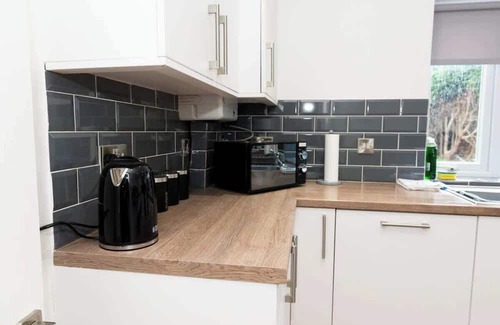 Tamworth Casa | 2 Bed Town Centre House with Parking in Tamworth