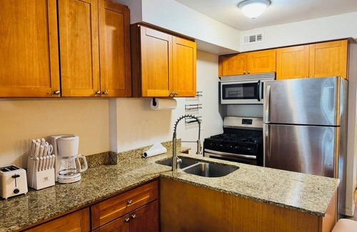 Sheffield Neighbors Apartamento | Spacious 2-bedroom apartment with AC in vibrant Chicago