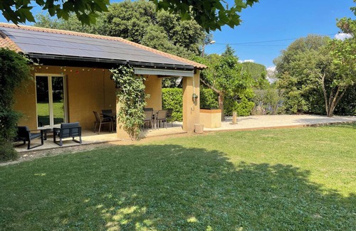 Collias Villa | Family villa for 10 people/large private pool/large garden