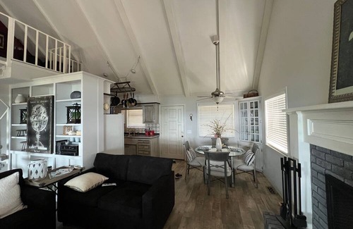 Park Hill Cabina | Charming cabin with amazing deck overlooking Lake Tenkiller