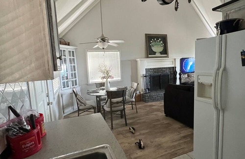 Park Hill Cabina | Charming cabin with amazing deck overlooking Lake Tenkiller