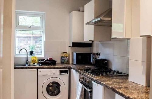 Rusholme Casa | Manchester 3BR House | Contractor | Hospital | Uni