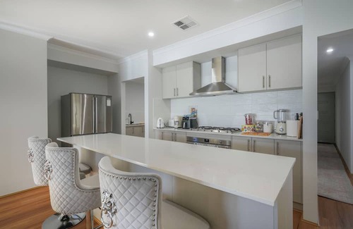 Bennett Springs Casa | Spacious Modern Family Home Close to Swan Valley
