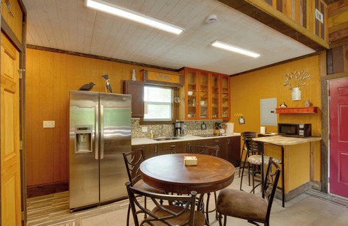 Lake Lafayette Cabina | Pet-Friendly Lake Lafayette Escape w/Fire Pit