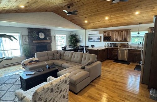 Goobies Casa | Welcome to Sunset Cove, Cozy home, enjoy the landscaped property & outdoor area.