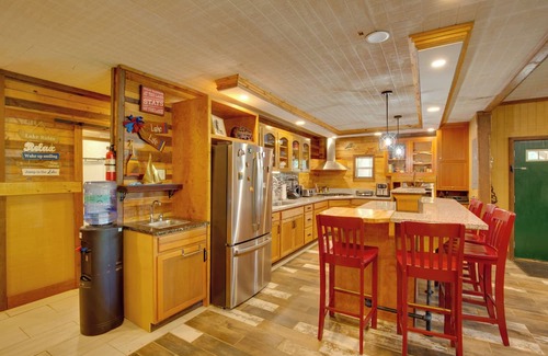 Lake Lafayette Cabina | Lakefront Family Cabin w/Patios in Odessa!