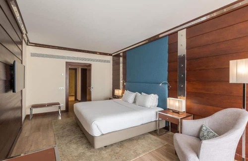 Santiago Hotel | Relaxing Room Steps from California Beach w/Private Balcony Views