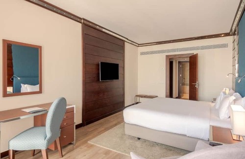 Santiago Hotel | Relaxing Room Steps from California Beach w/Private Balcony Views