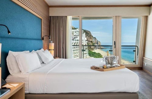 Santiago Hotel | Sesimbra Oceanfront Hotel | Ocean View Premium Suite | Onsite Pools | Restaurant