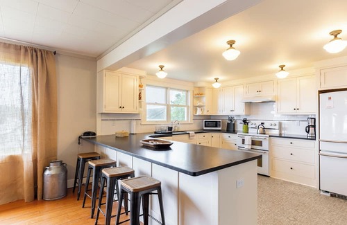 Maxwelton Casa | Private Beach Access + Water Views! | Sleeps 18, Historic 6BDR Farmhouse w/Deck