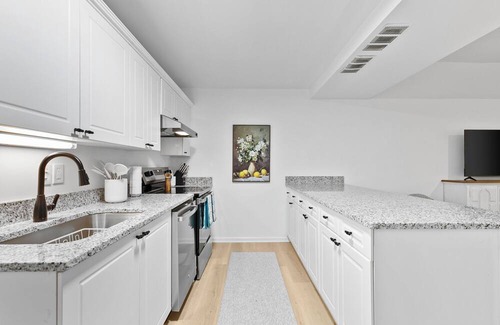Gainesville Casa | NEW Modern Lake Retreat – w/Boat Slip & Privacy