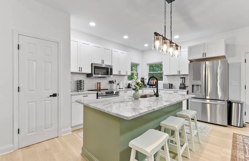 Gainesville Casa | NEW Modern Lake Retreat – w/Boat Slip & Privacy
