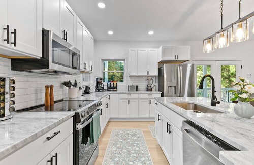 Gainesville Casa | NEW Modern Lake Retreat – w/Boat Slip & Privacy