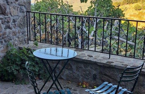 Mantamados Casa | Menelia Lesvos