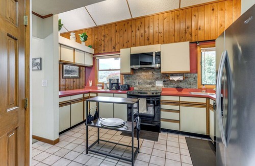 Valley Creek Run Casa | Ski, Hike & Fish: Mtn-View Maggie Valley Retreat