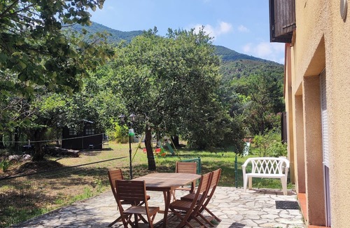 Montesquieu-des-Alberes Villa | Villa "Om Shanti" at the foot of the Albères mountains